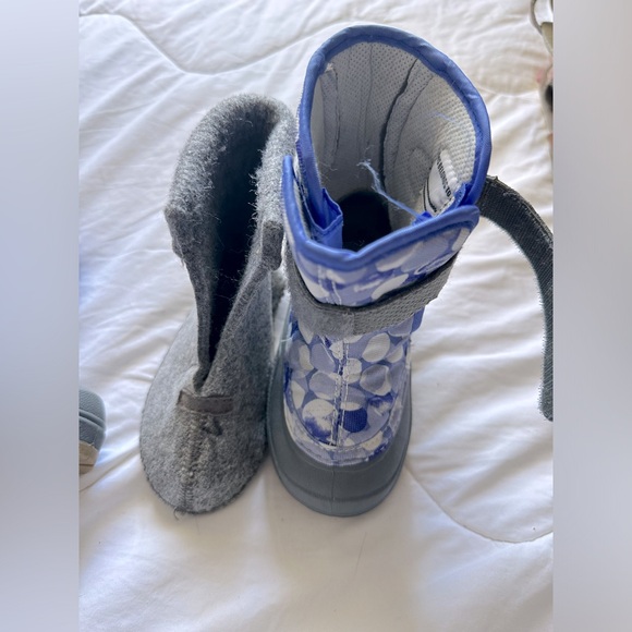 NWOT LL Bean Snow Boots with 2 Liner Sets 7 Toddler - Picture 3 of 5